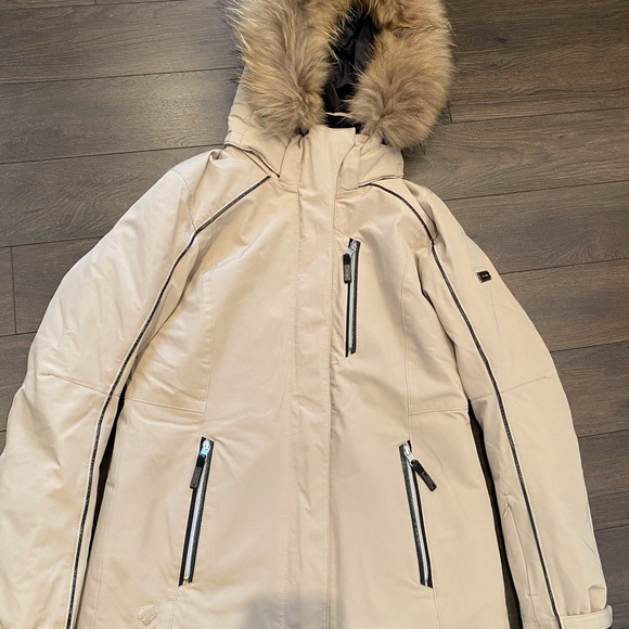 Descente Ski Jacket - Picture 15 of 16